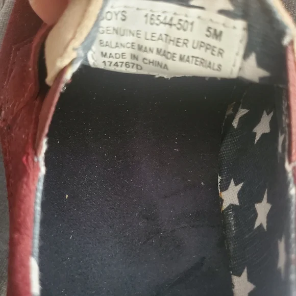 Boys size 5M Florsheim dress loafers/shoes. Sharp shoes. Plum and cream. - Picture 5 of 5